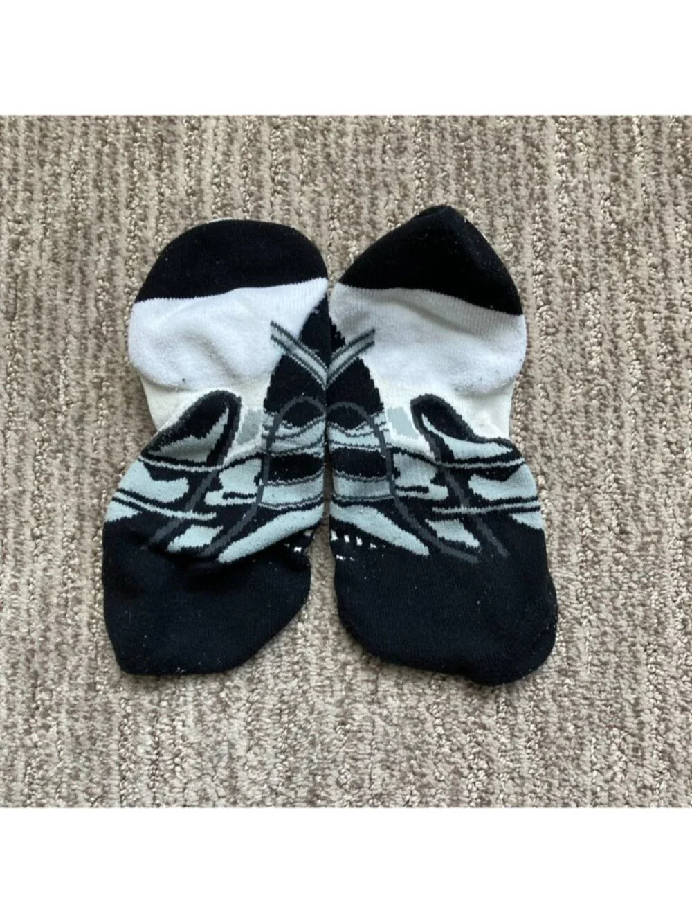 Men's Medium 6-8 Asics Kayano Lightweight No Show Tab Socks White Black